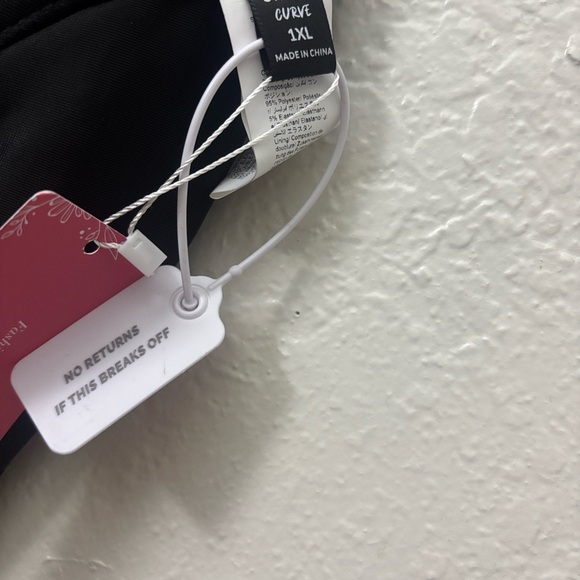 New Elegant Black Lace Evening Gown - Picture 4 of 4